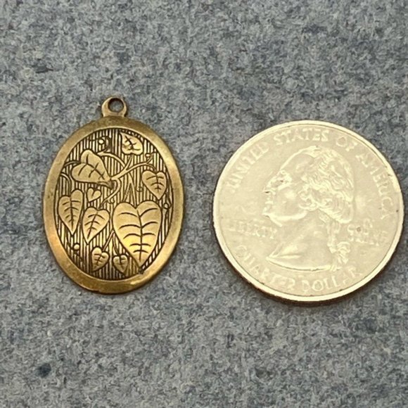 Vintage Retro Leaf Pendant Gold Bronze Oval Leaves Black Etching Soft Girl - Picture 1 of 5
